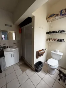 Casa en venta con 2 departamentos independientes 21