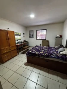 Casa en venta con 2 departamentos independientes 23